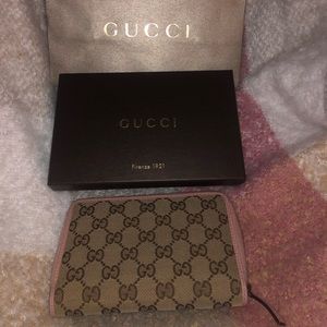 Gucci Wallet - Pink 😍